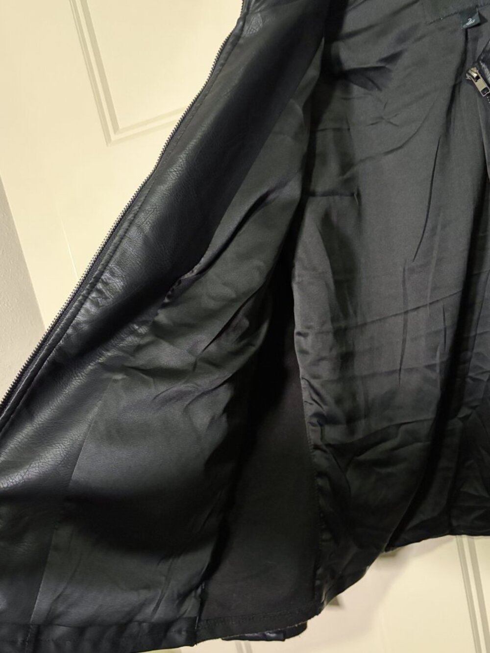 NWOT Torrid 2 (2X) Black Faux Leather Moto Collarless Jacket - Picture 9 of 12